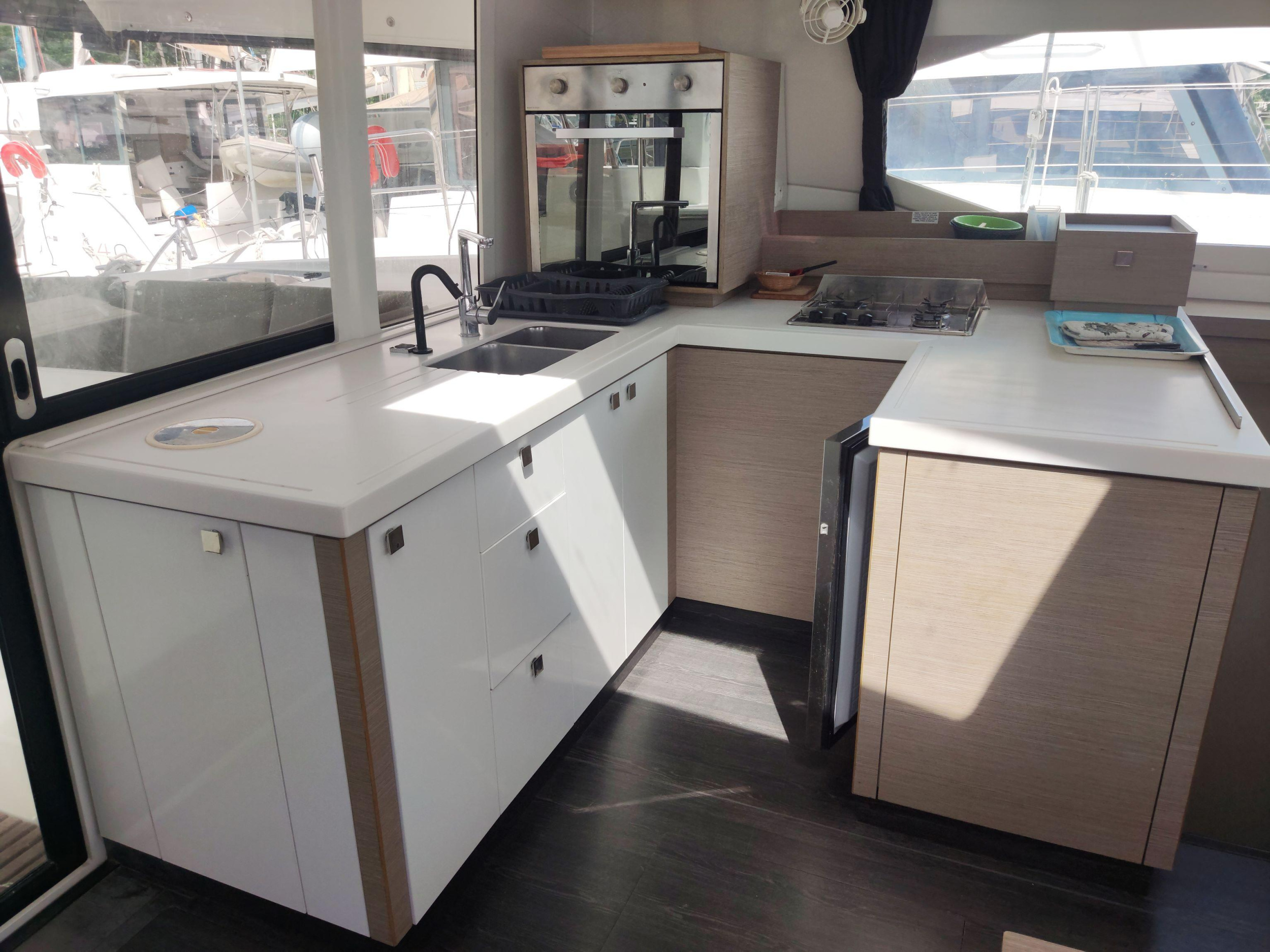 Photo #3 - Fountaine Pajot Astrea 42 - 4 + 2 cab. (Atchoum) in Bas du Fort - 36794