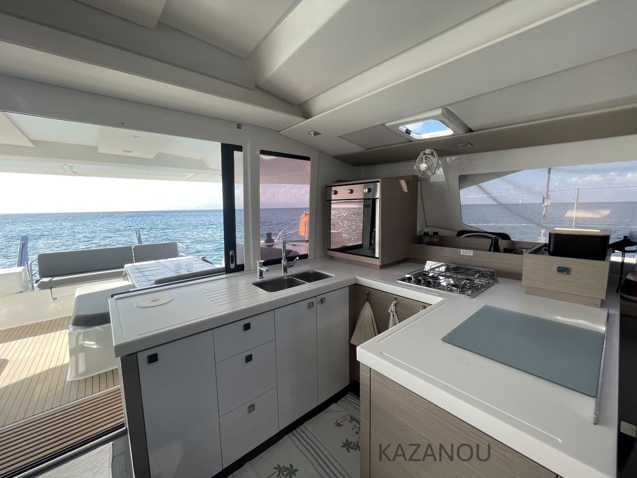 Photo #9 - Fountaine Pajot Astrea 42 - 4 + 1 cab. (KAZANOU) en Bas du fort - 36890