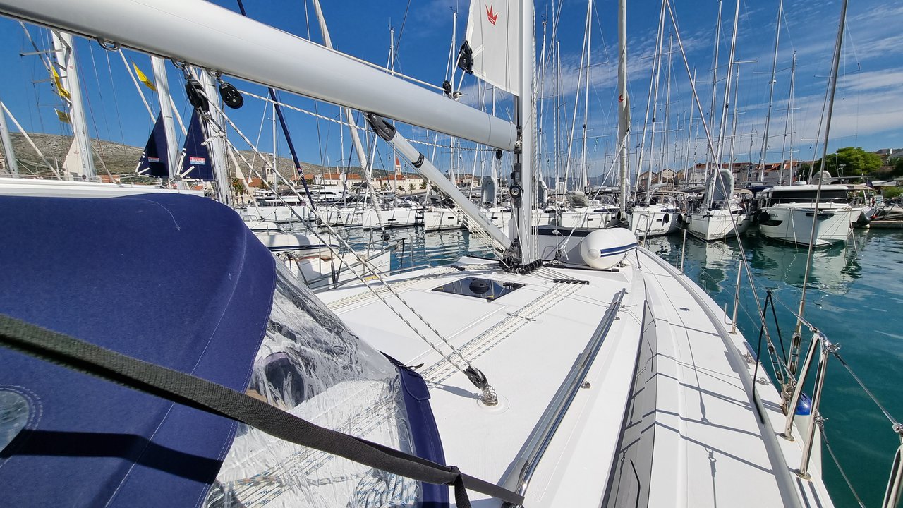 Photo #4 - Bavaria C42 (Quick Point) in Trogir - 36916