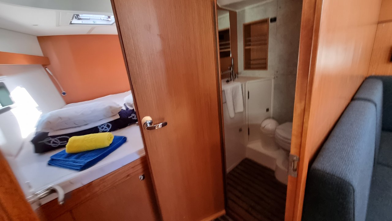 Photo #16 - Bavaria C42 (Quick Point) in Trogir - 36916