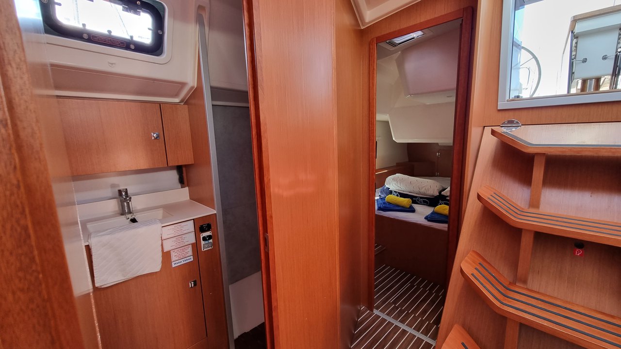 Photo #17 - Bavaria C42 (Quick Point) in Trogir - 36916