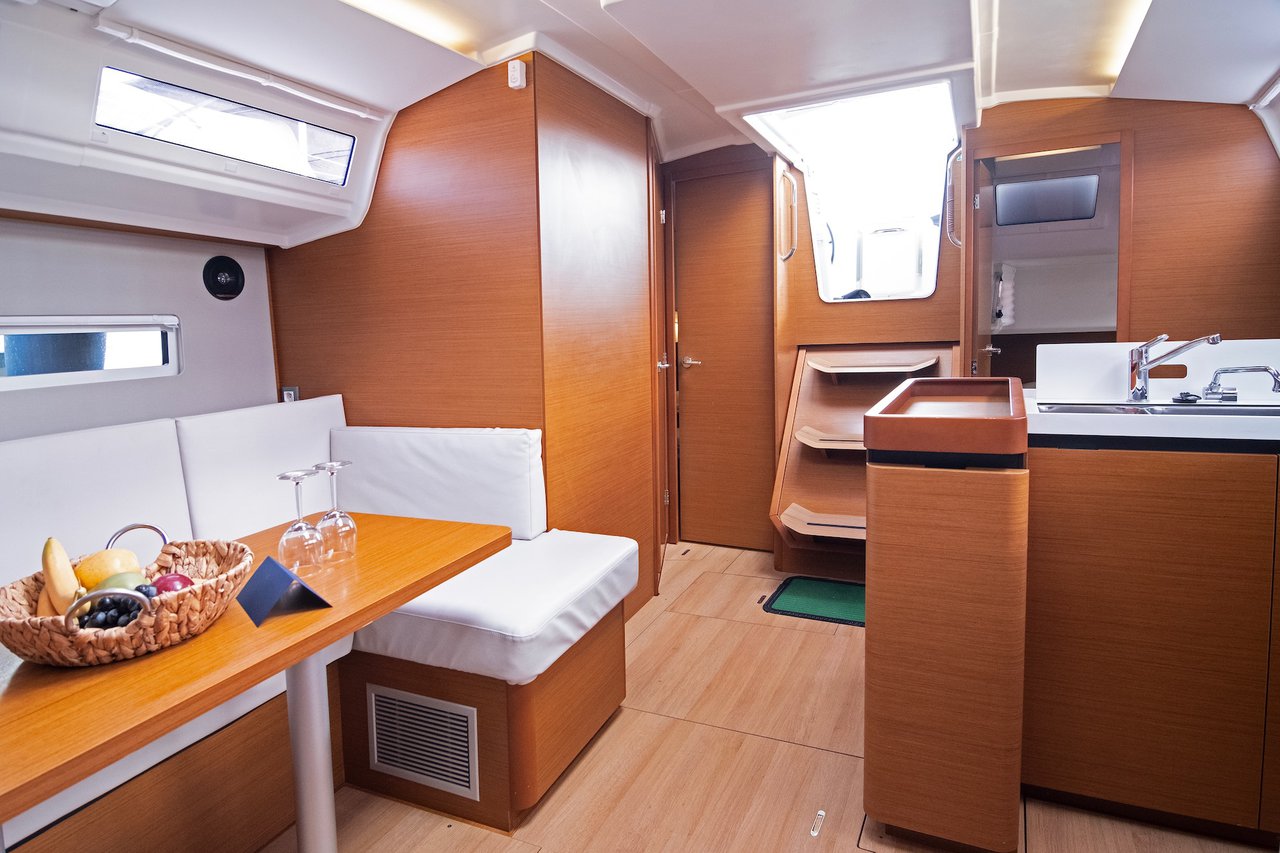 Photo #4 - Sun Odyssey 410 - 3 cab. (Sky Kiss) in Split - 36948