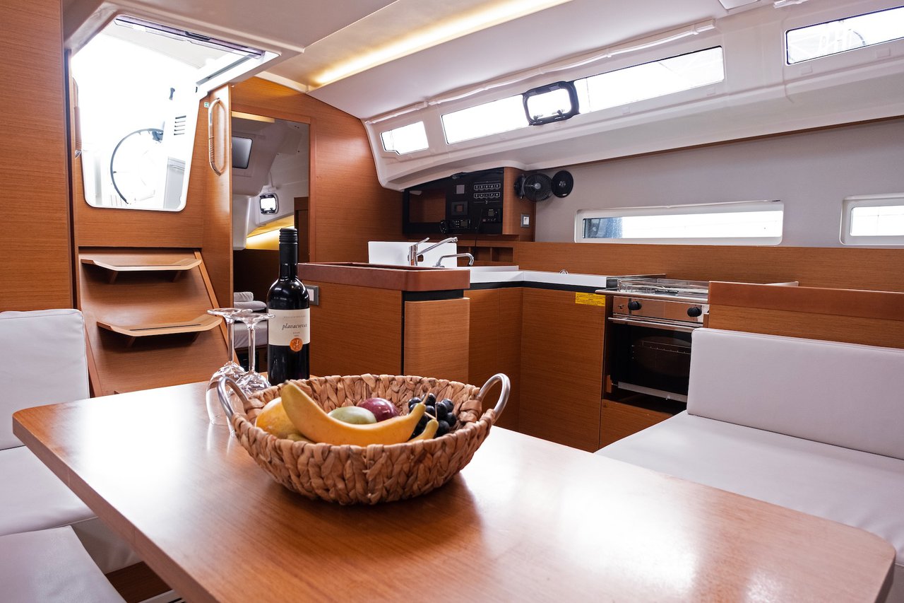 Photo #5 - Sun Odyssey 410 - 3 cab. (Sky Kiss) in Split - 36948