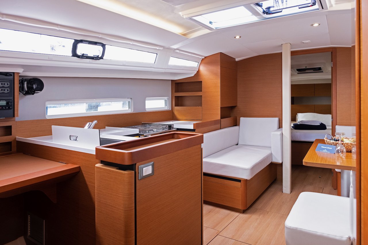 Photo #6 - Sun Odyssey 410 - 3 cab. (Sky Kiss) in Split - 36948