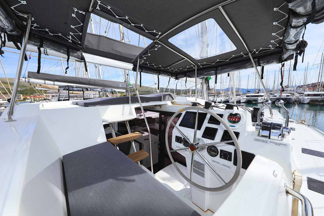Photo #6 - Fountaine Pajot Astrea 42 - 4 + 1 cab. (Ariel) en Trogir - 36993