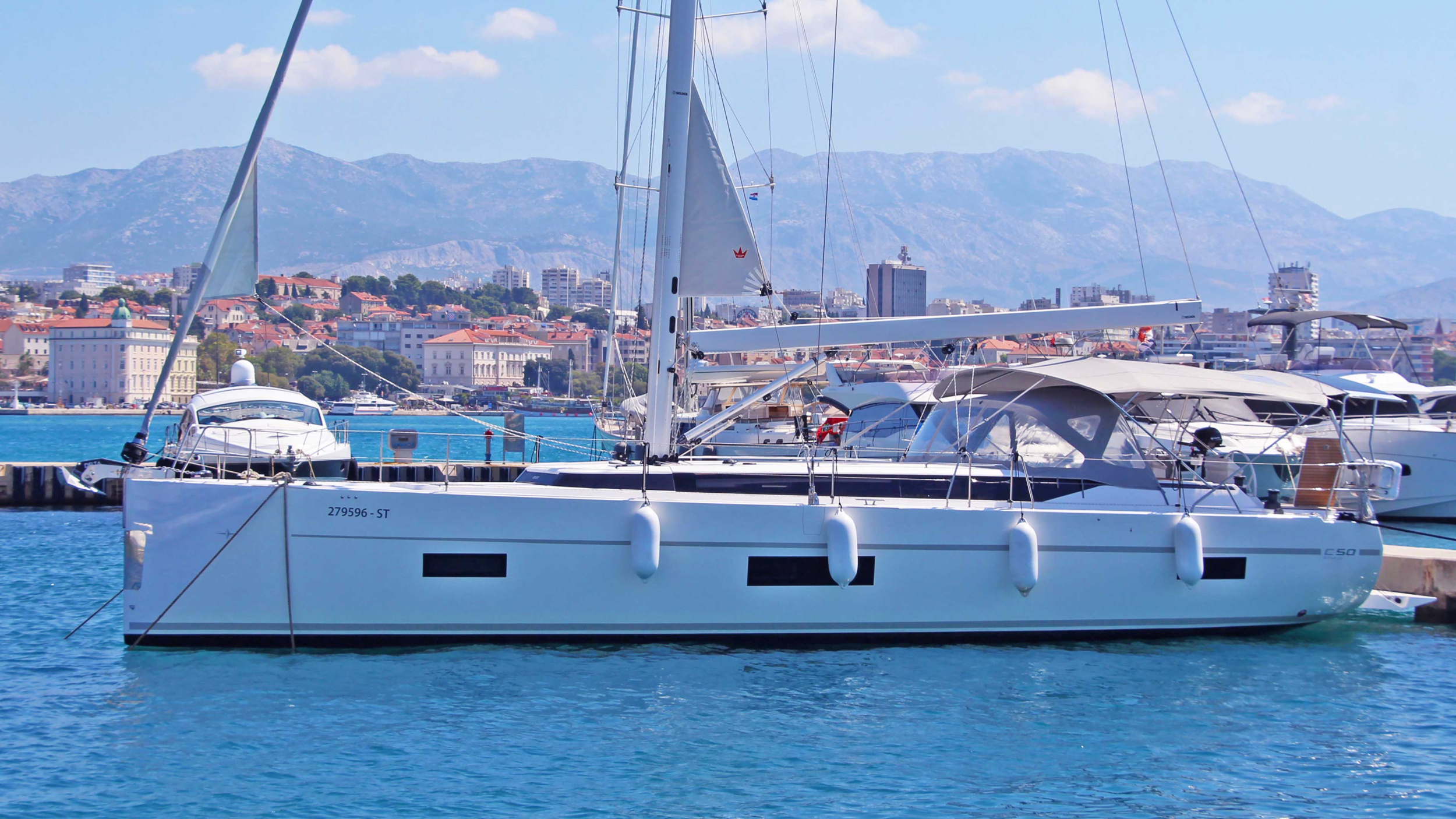Photo #11 - Bavaria C50 Style - 3 + 1 cab. (Shala) in Split - 37015