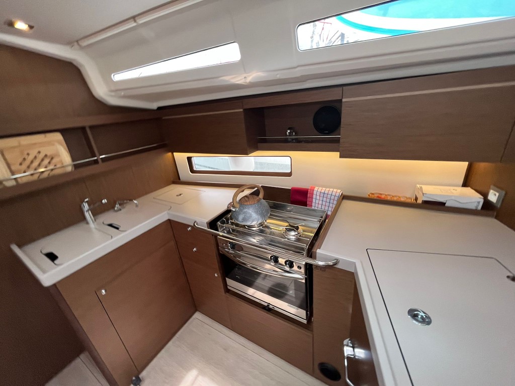 Photo #10 - Oceanis 40.1 - 3 cab. (Bibi One) in Split - 37057