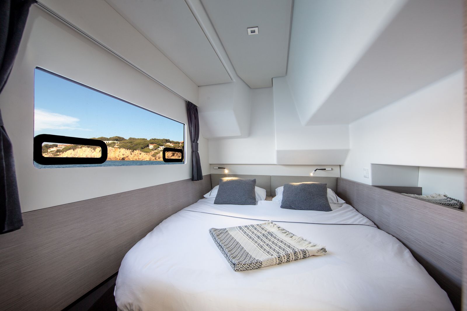 Photo #4 - Fountaine Pajot MY4.S - Maestro (Seas The Day) in Marseille - 37059