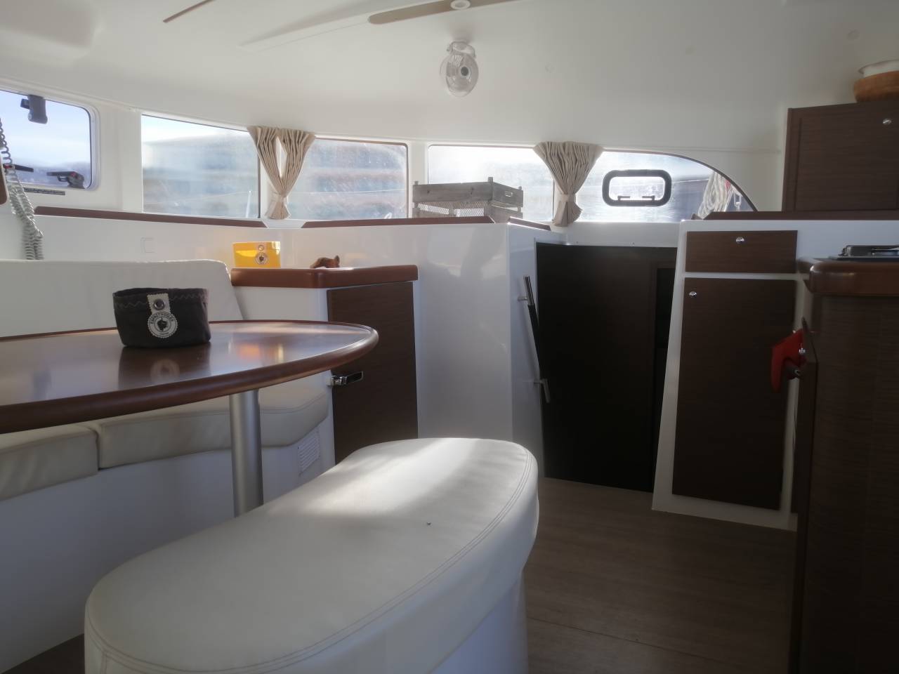 Photo #4 - Lagoon 380 - 4 + 2 cab. (Arcane) en Bas du fort - 37079