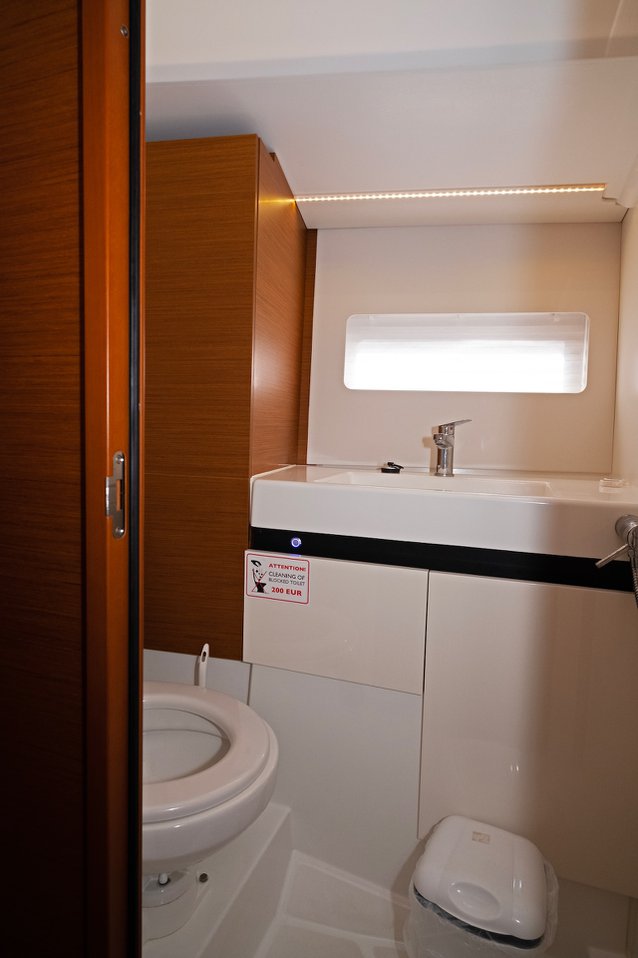 Photo #12 - Sun Odyssey 490 - 4 + 1 cab. (Mystic Kiss) en Split - 37150