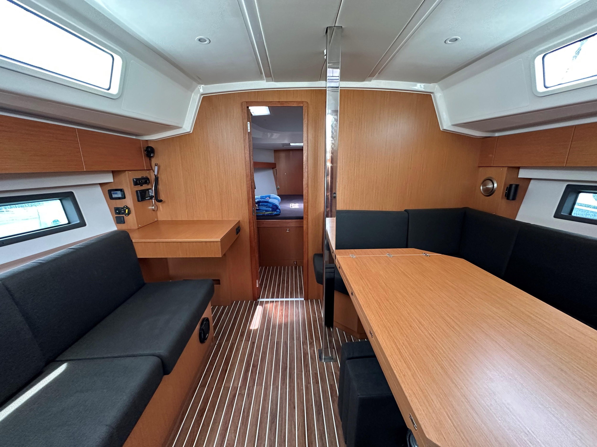 Photo #5 - Bavaria C42 (Leopard) in Athen - 37163