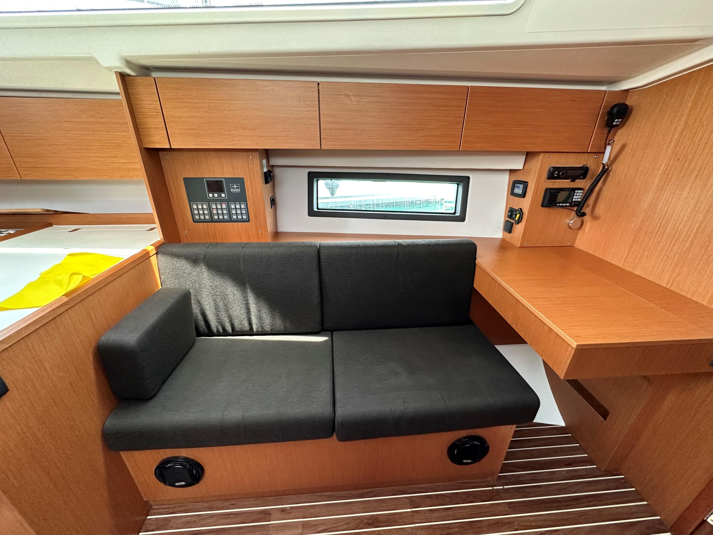 Photo #6 - Bavaria C42 (Leopard) in Athen - 37163
