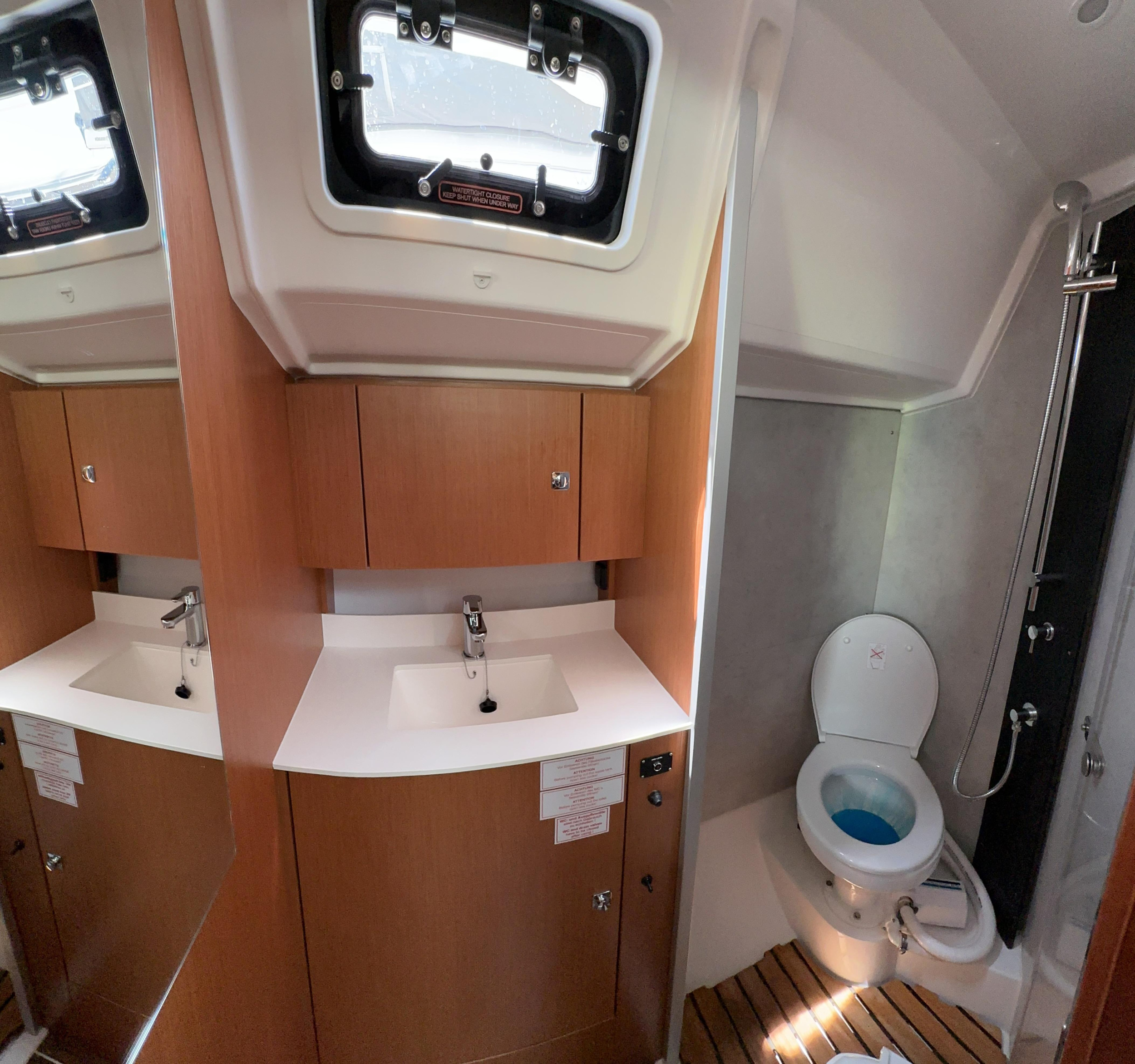 Photo #18 - Bavaria C42 (Leopard) in Athen - 37163