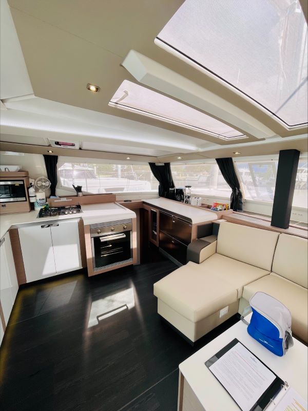 Photo #8 - Fountaine Pajot Tanna 47 - 5 cab. (Runny Babbit) in Nanny Cay - 37186