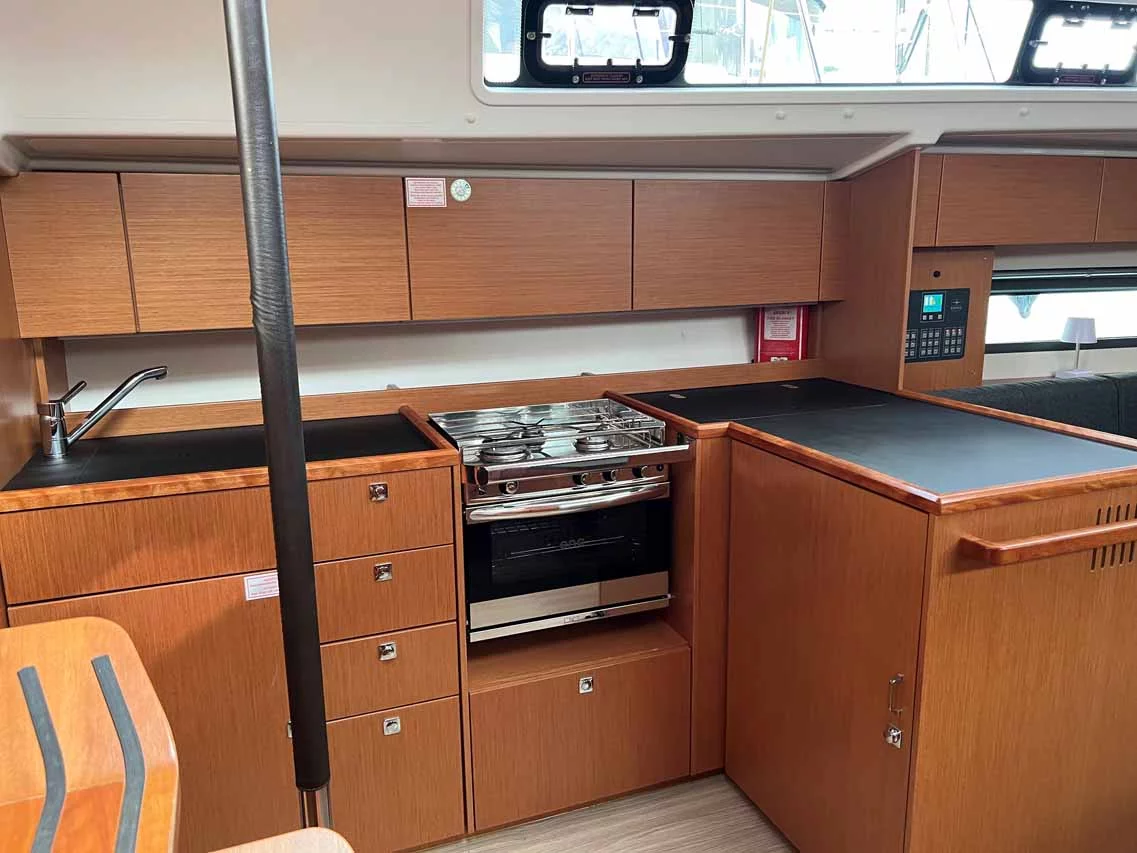 Bavaria C42 (Nava)  - 10