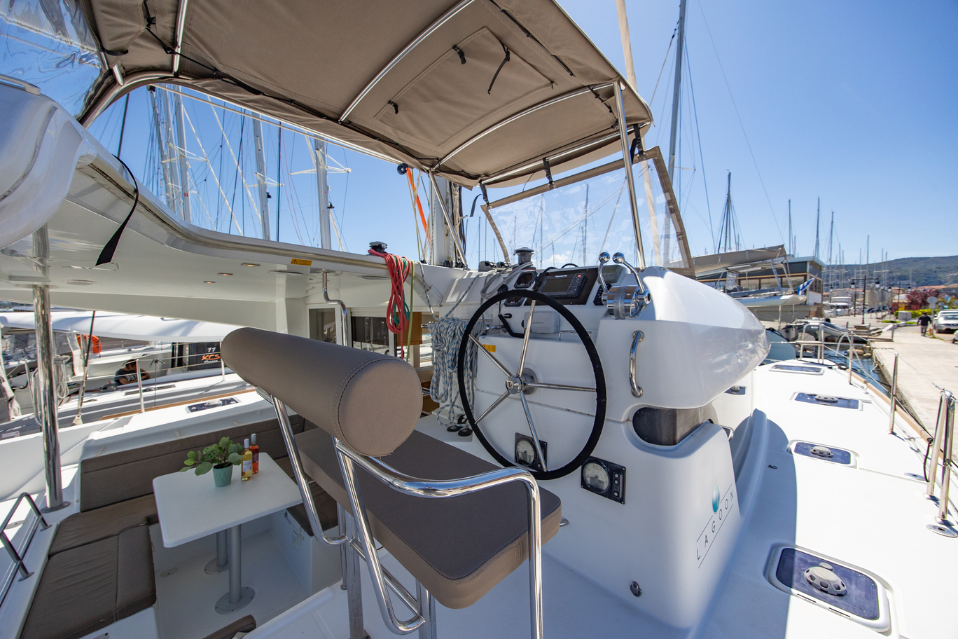 Photo #8 - Lagoon 39 - 4 + 2 cab. (Deep Blue) en Lefkada - 37260