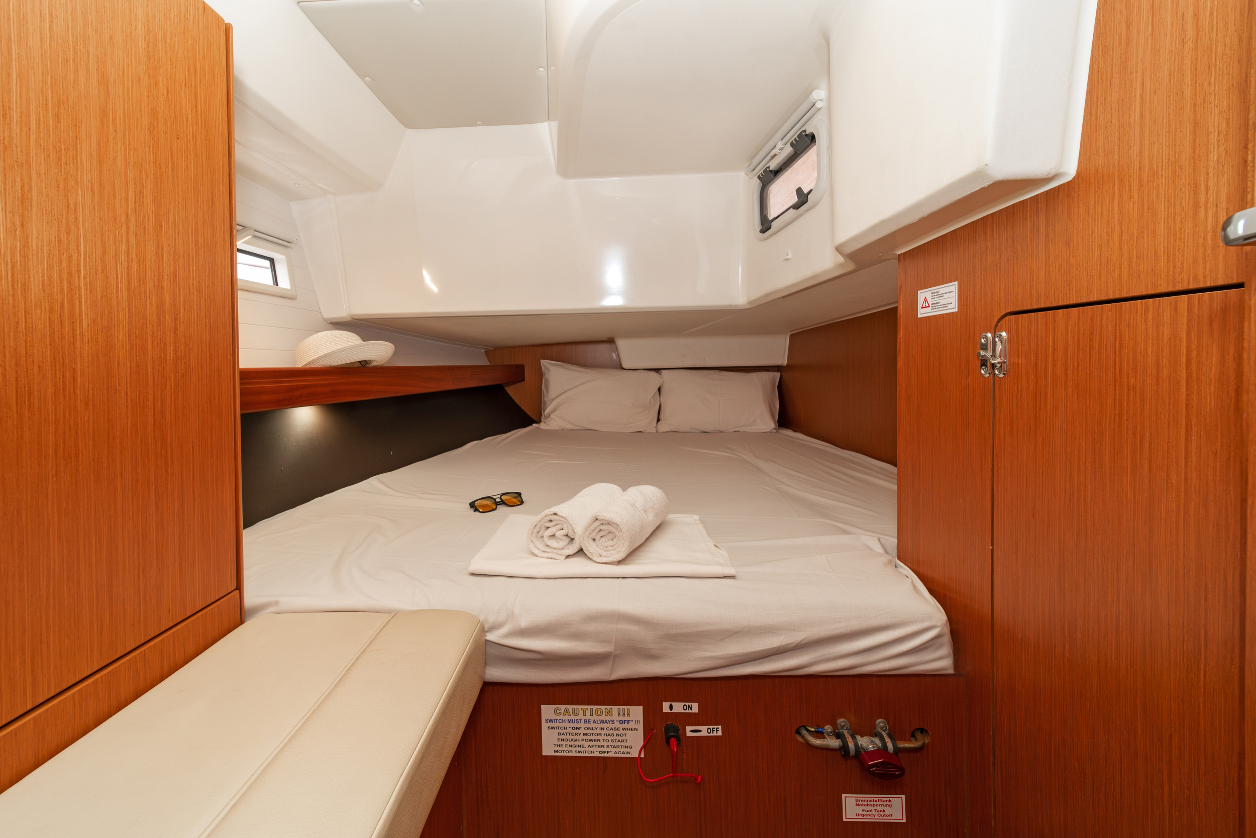 Photo #4 - Bavaria Cruiser 41 - 3 cab. (Blue Pearl) en Atenas - 37268