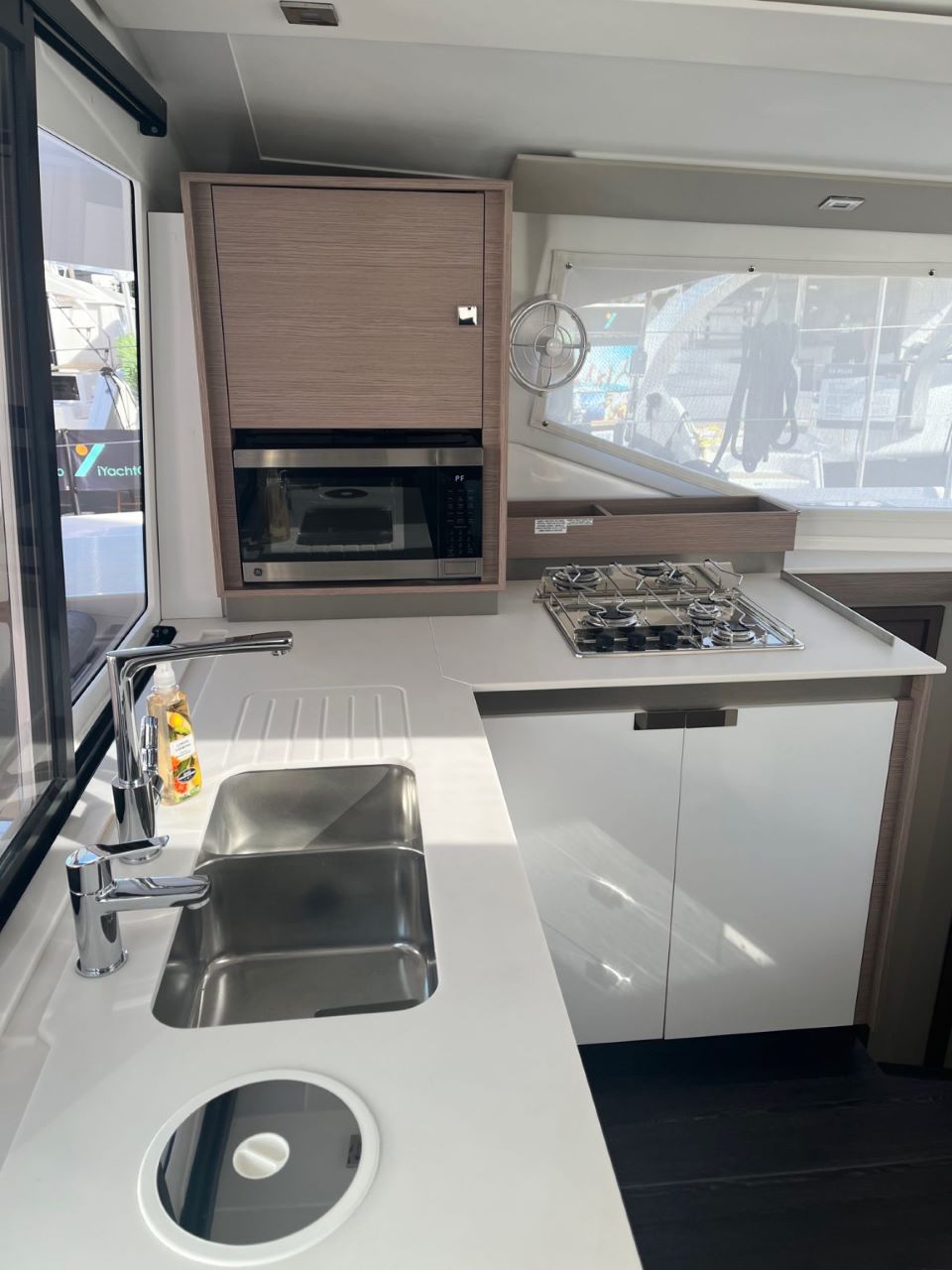 Photo #7 - Fountaine Pajot Isla 40 - 3 cab. (Scarlet Ibis) in Nanny Cay - 37358