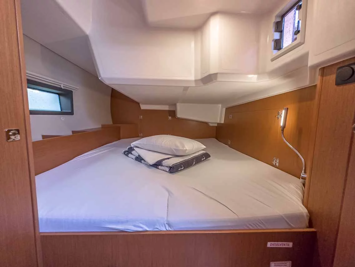 Bavaria C42 (Fräulein Nora)  - 13