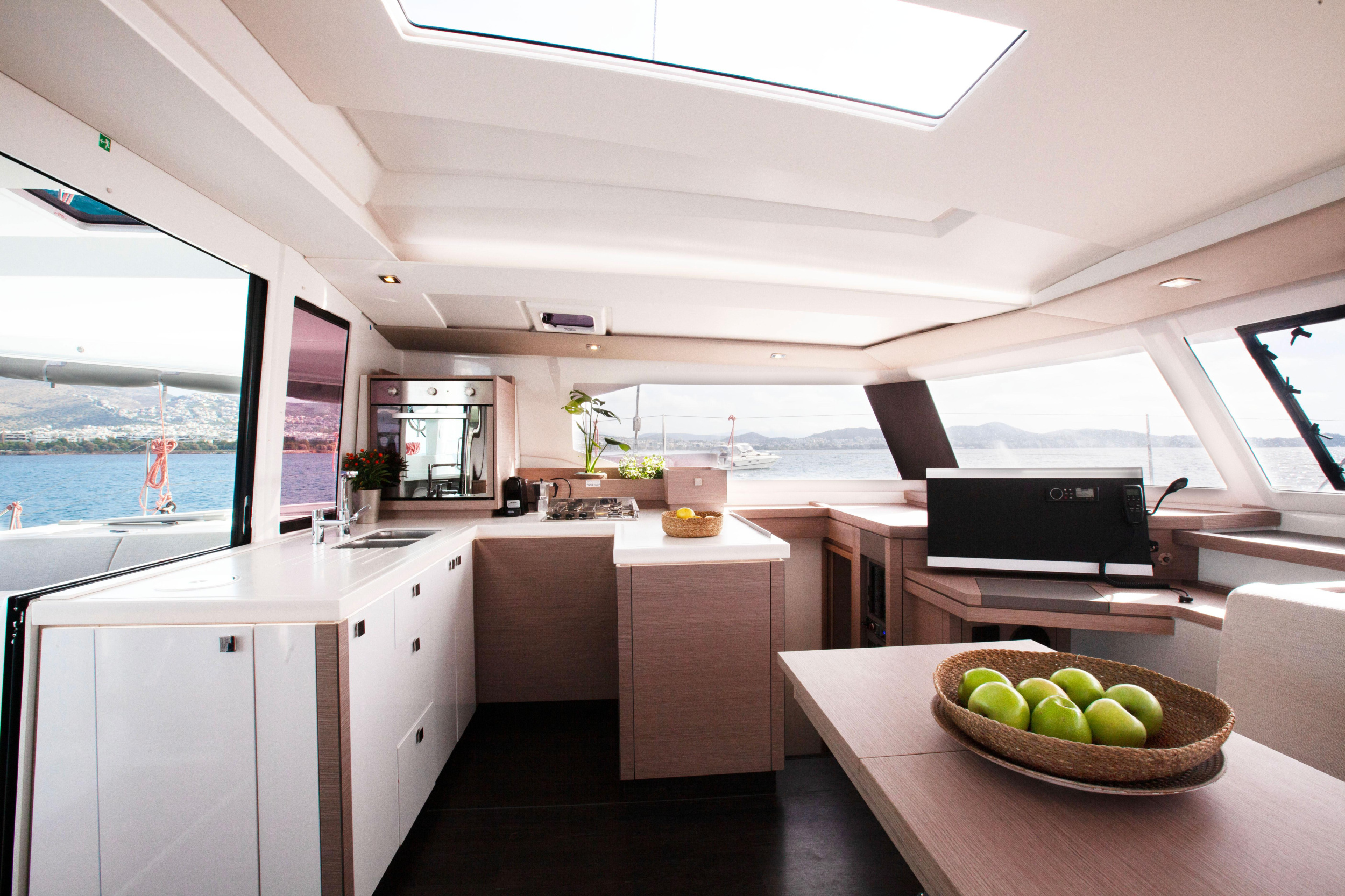 Photo #6 - Fountaine Pajot Astrea 42 - 4 + 2 cab. (Argo I) in Paros - 37449