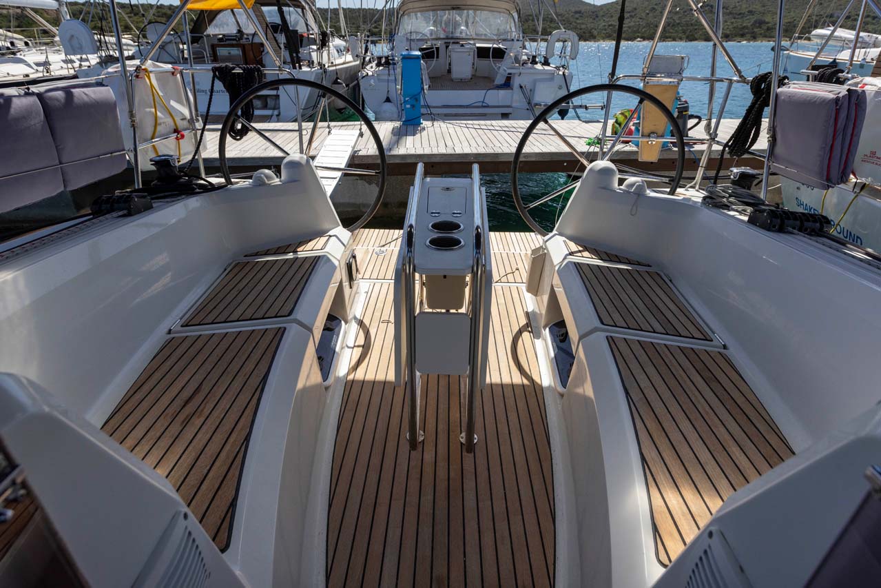 Photo #7 - Sun Odyssey 349 - 2 cab. (In The Mood) in Marina dell'Isola - 37481