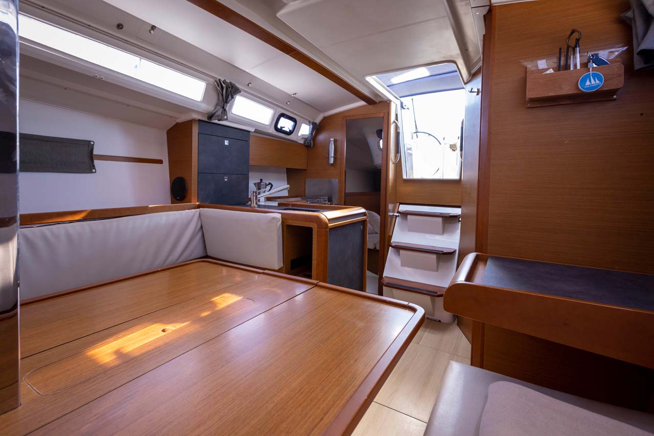 Photo #9 - Sun Odyssey 349 - 2 cab. (In The Mood) in Marina dell'Isola - 37481