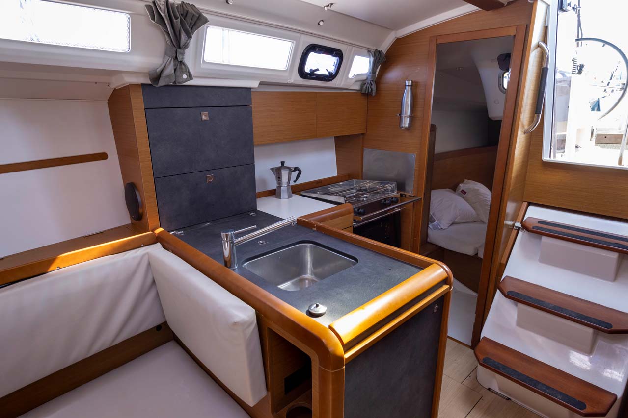 Photo #10 - Sun Odyssey 349 - 2 cab. (In The Mood) in Marina dell'Isola - 37481