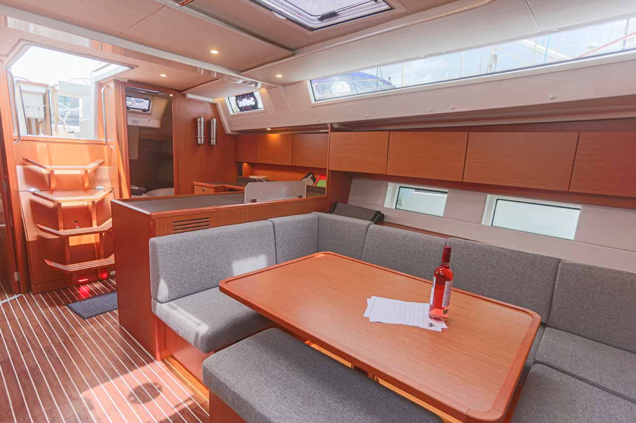 Photo #11 - Bavaria C45 - 4 cab. (Black Velvet) in Palma - 37485