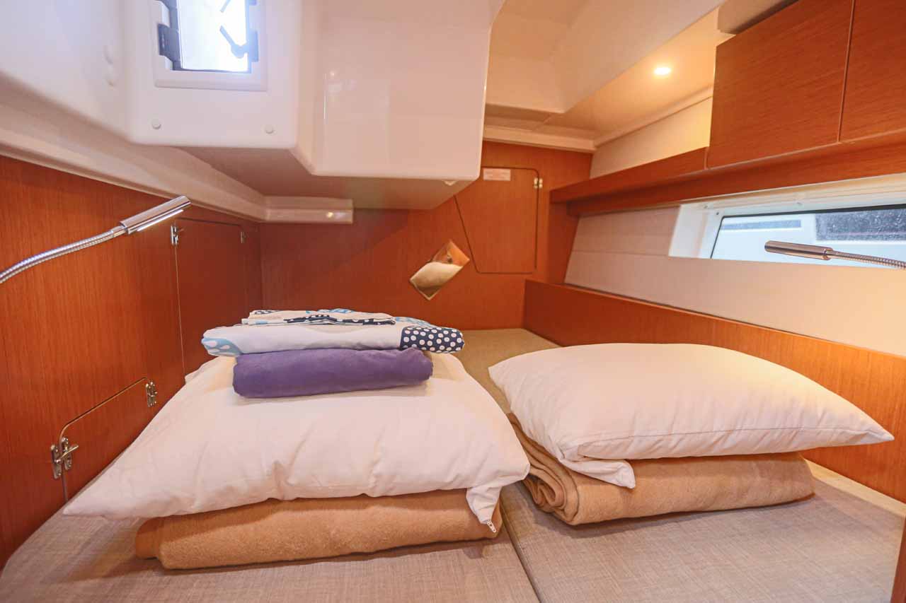 Photo #18 - Bavaria C45 - 4 cab. (Black Velvet) in Palma - 37485