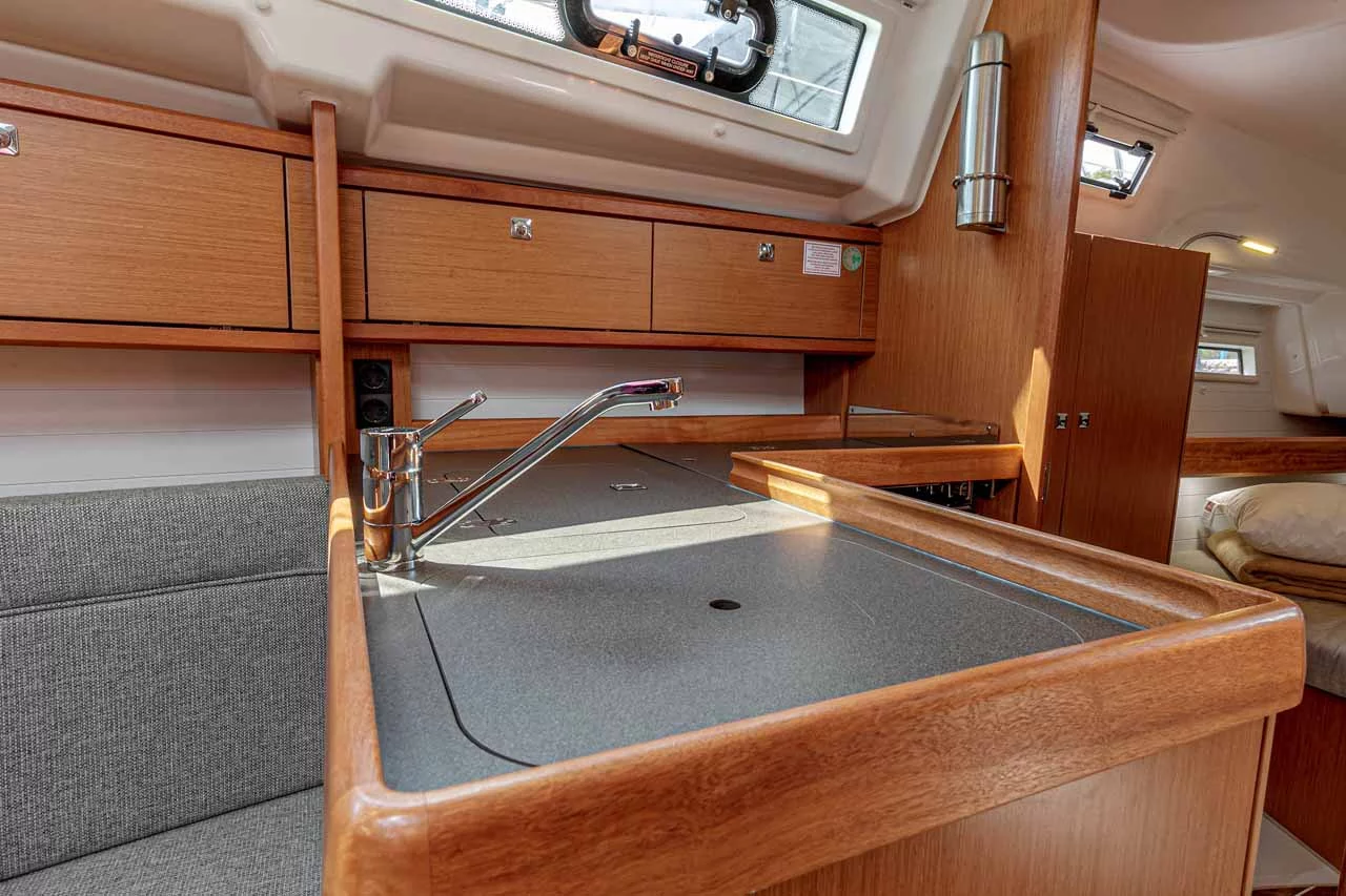 Bavaria Cruiser 34 (Galway Girl)  - 13