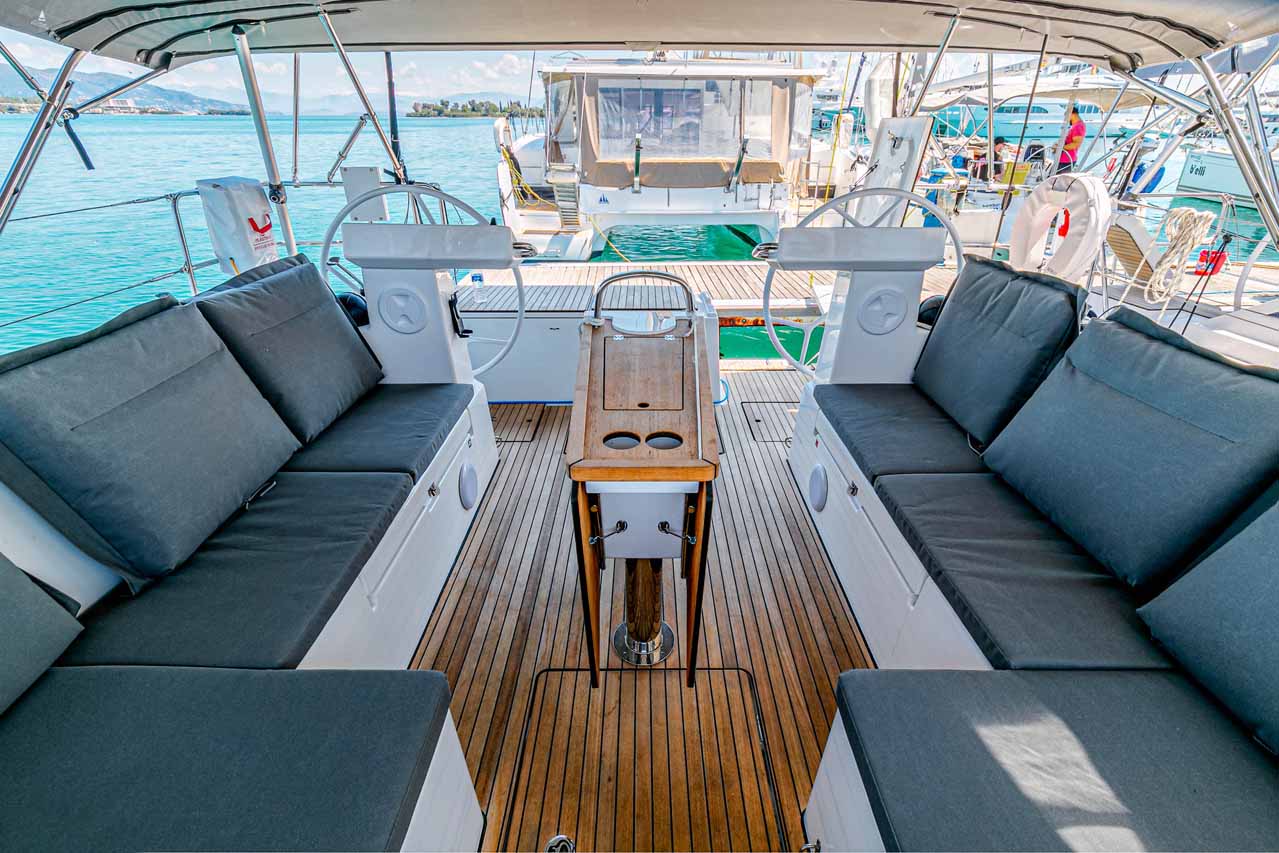 Photo #8 - Bavaria C45 - 4 cab. (Deep Blue) in Lefkada - 37501