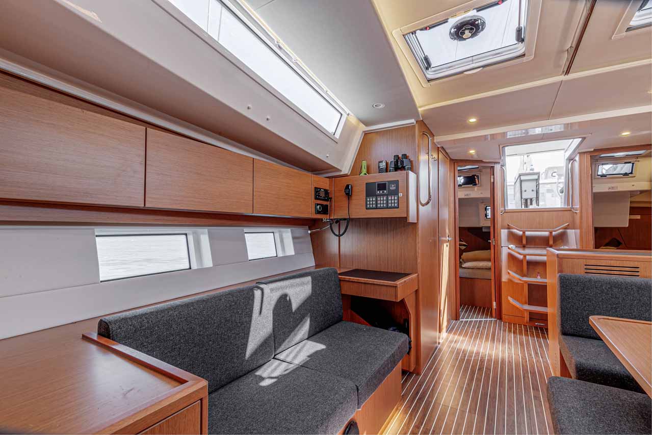 Photo #12 - Bavaria C45 - 4 cab. (Deep Blue) in Lefkada - 37501
