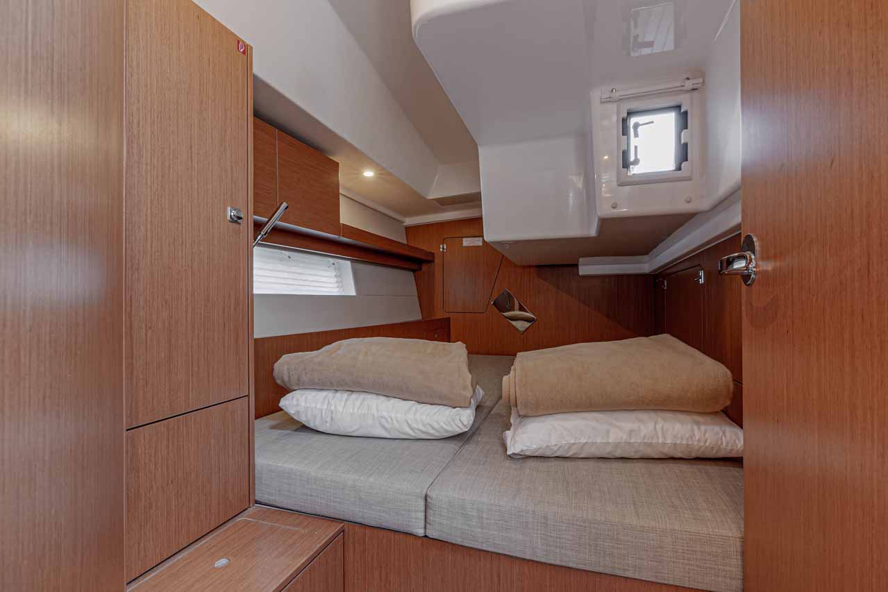 Photo #17 - Bavaria C45 - 4 cab. (Deep Blue) in Lefkada - 37501