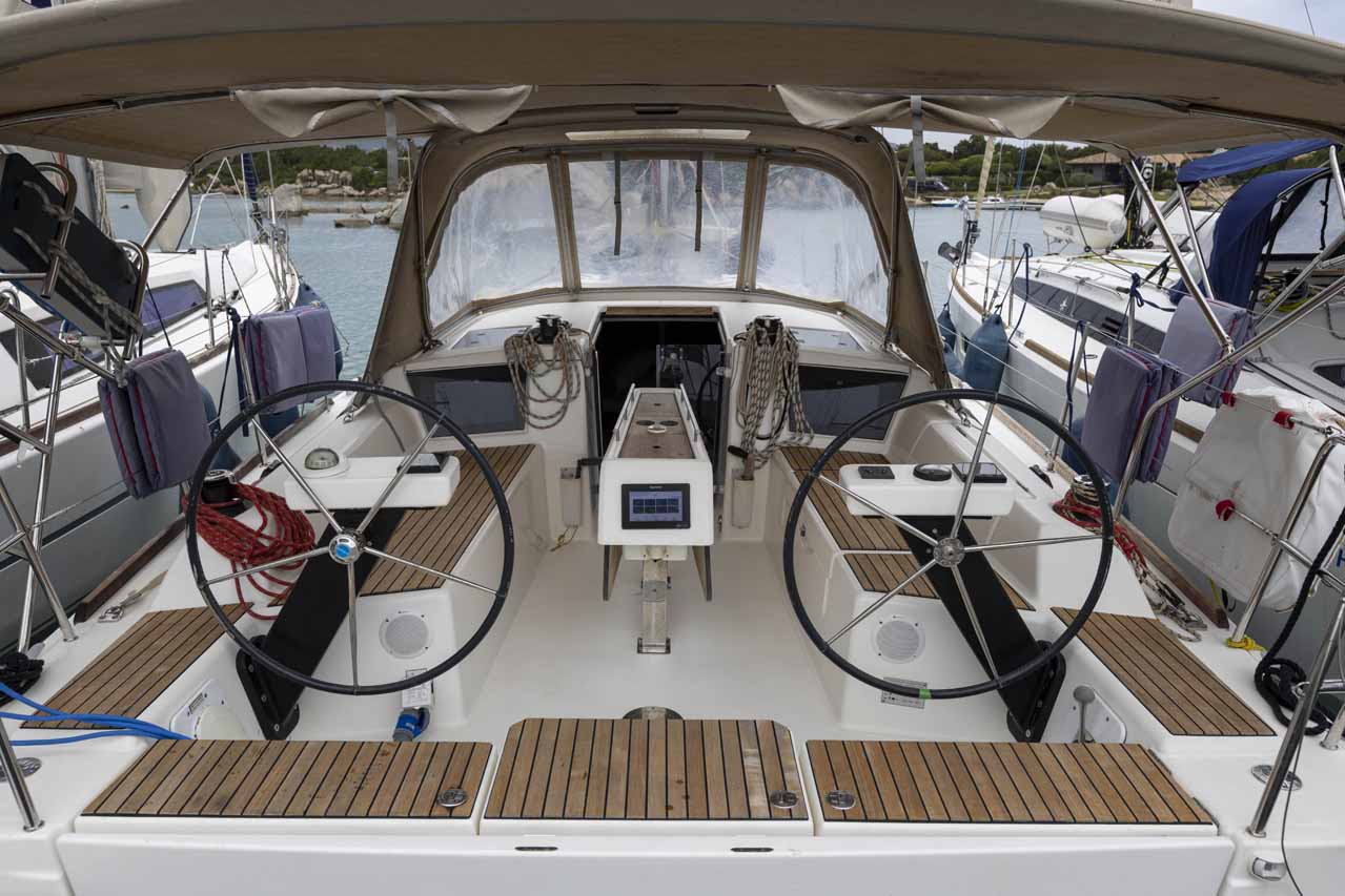Photo #8 - Dufour 360 GL - 3 cab. (Shakey Ground) in Marina dell'Isola - 37530