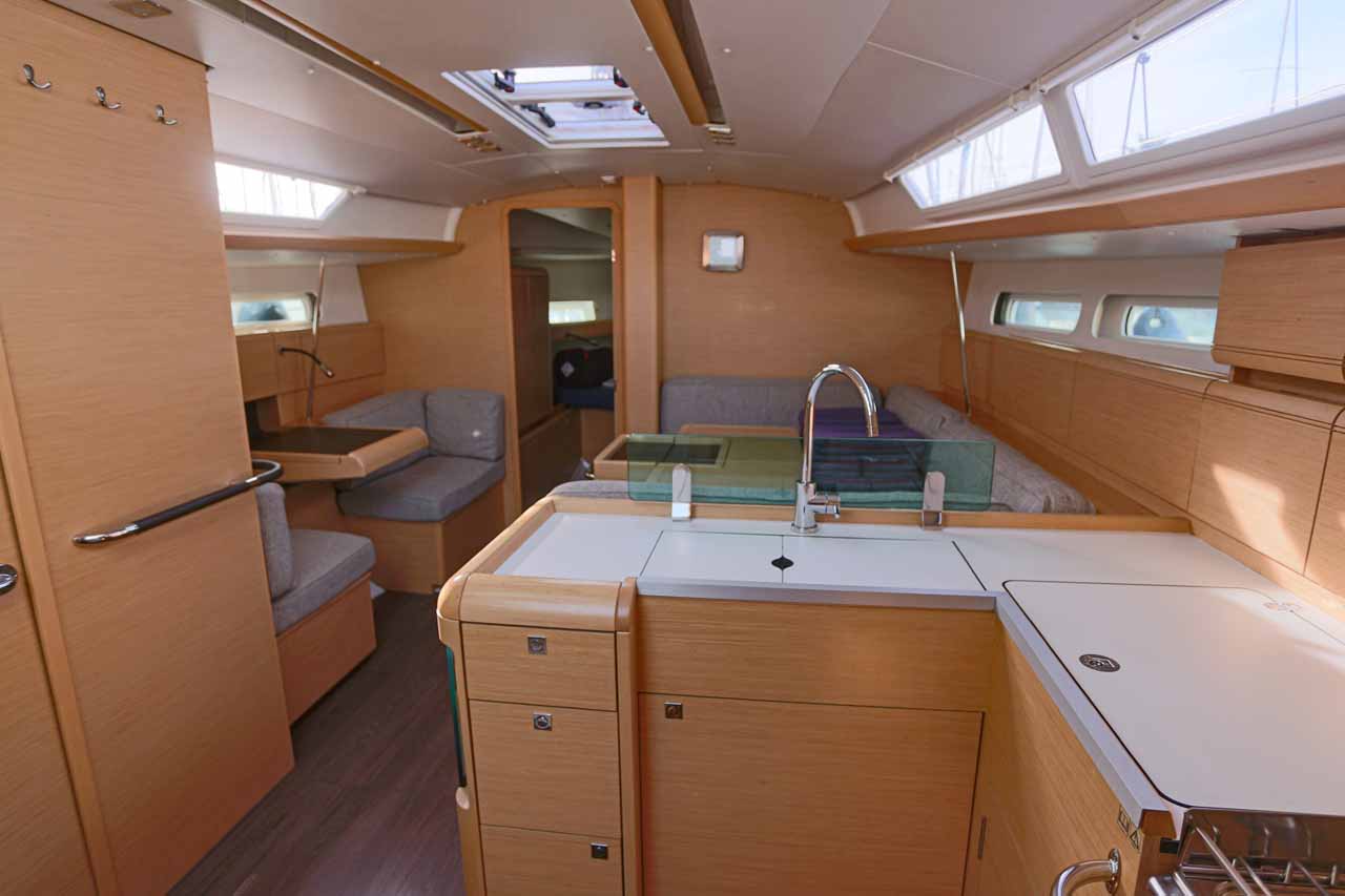 Photo #8 - Sun Odyssey 419 - 3 cab. (Sunny) in Palma - 37534