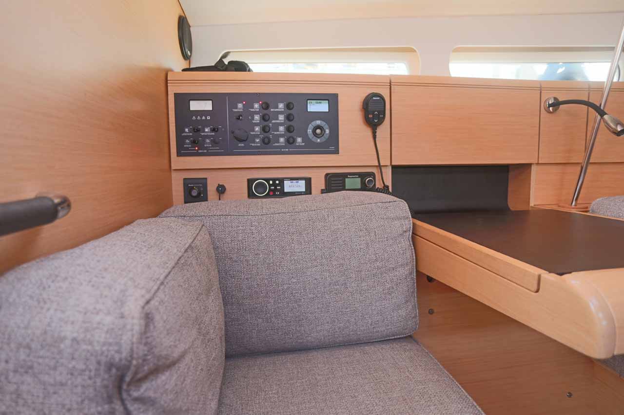 Photo #11 - Sun Odyssey 419 - 3 cab. (Sunny) in Palma - 37534