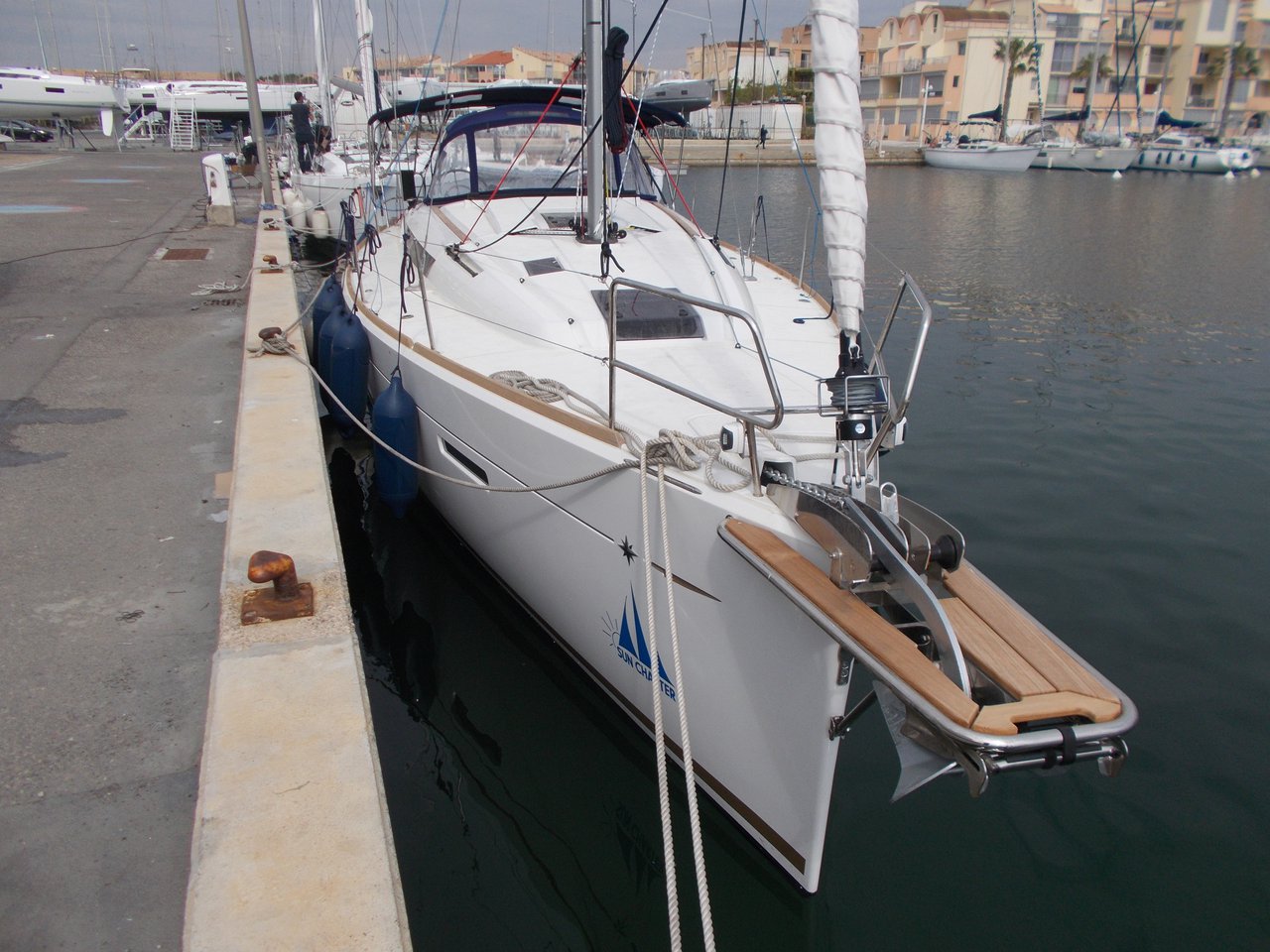 Photo #6 - Sun Odyssey 419 - 3 cab. (Dark Eyes) in Marina dell'Isola - 37536