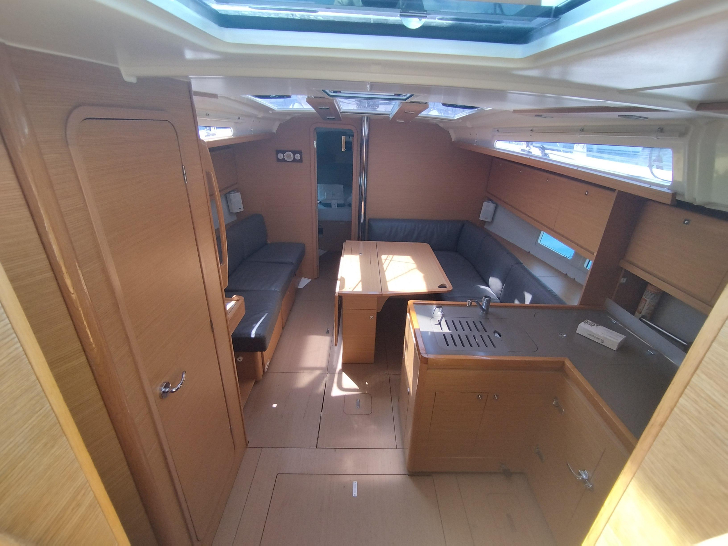 Photo #8 - Dufour 390 (Pixie) in Portisco - 37588