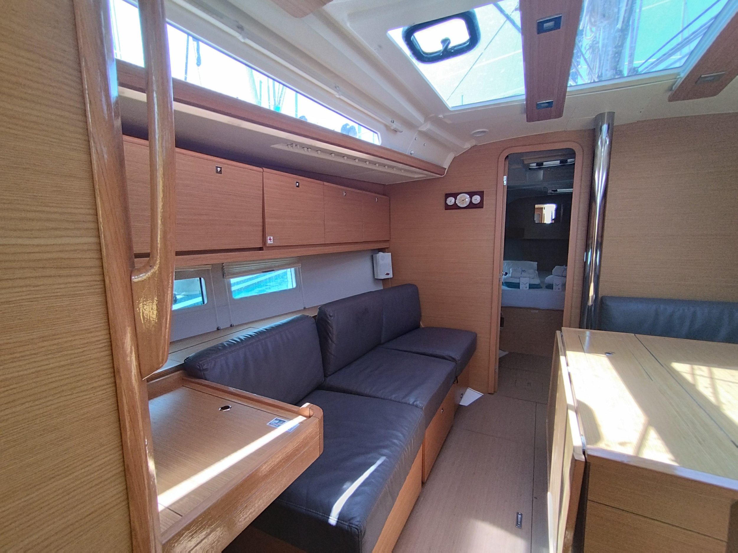 Photo #9 - Dufour 390 (Pixie) in Portisco - 37588