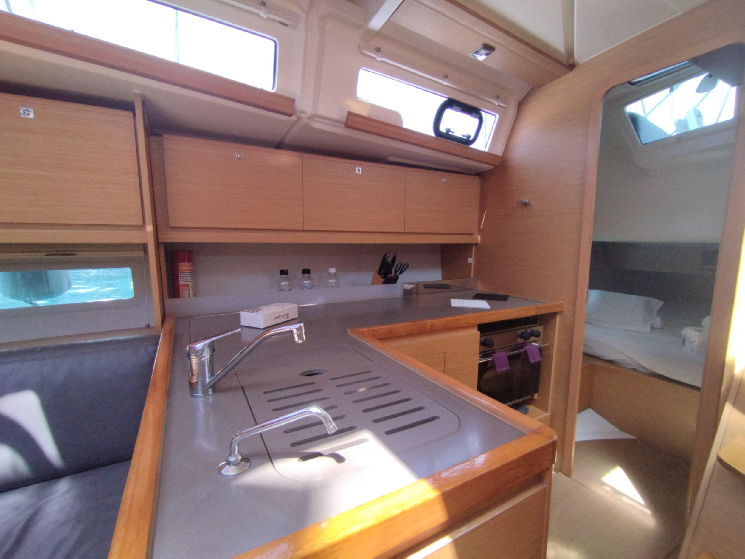 Photo #12 - Dufour 390 (Pixie) in Portisco - 37588