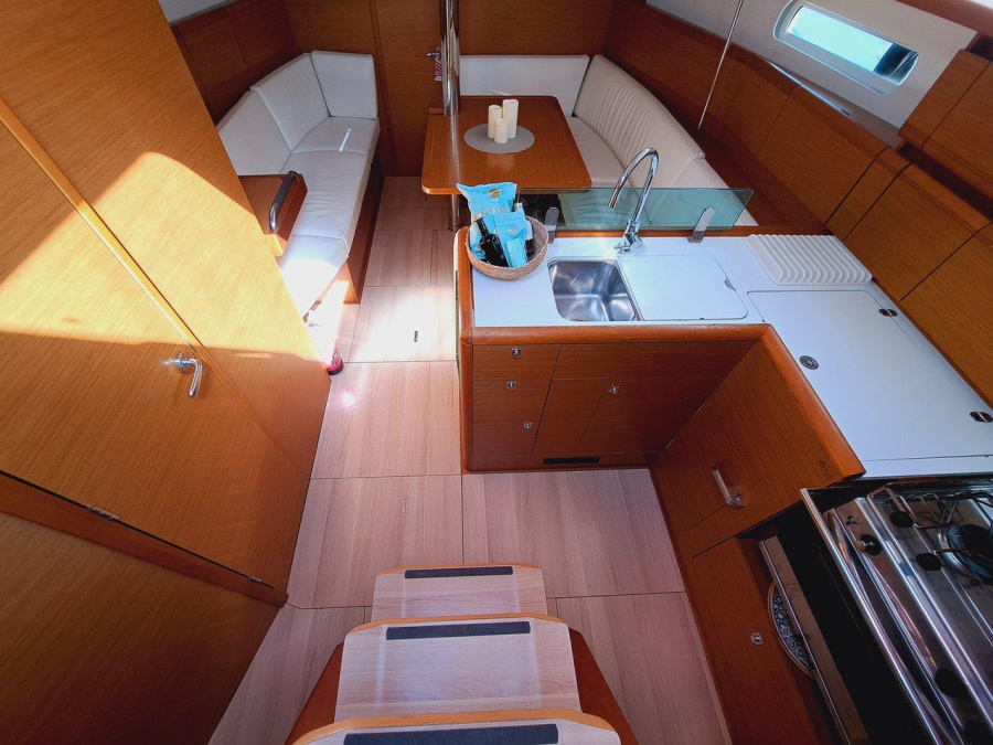 Photo #4 - Sun Odyssey 389 (Emilina) in Sant Antoni de Portmany - 37607