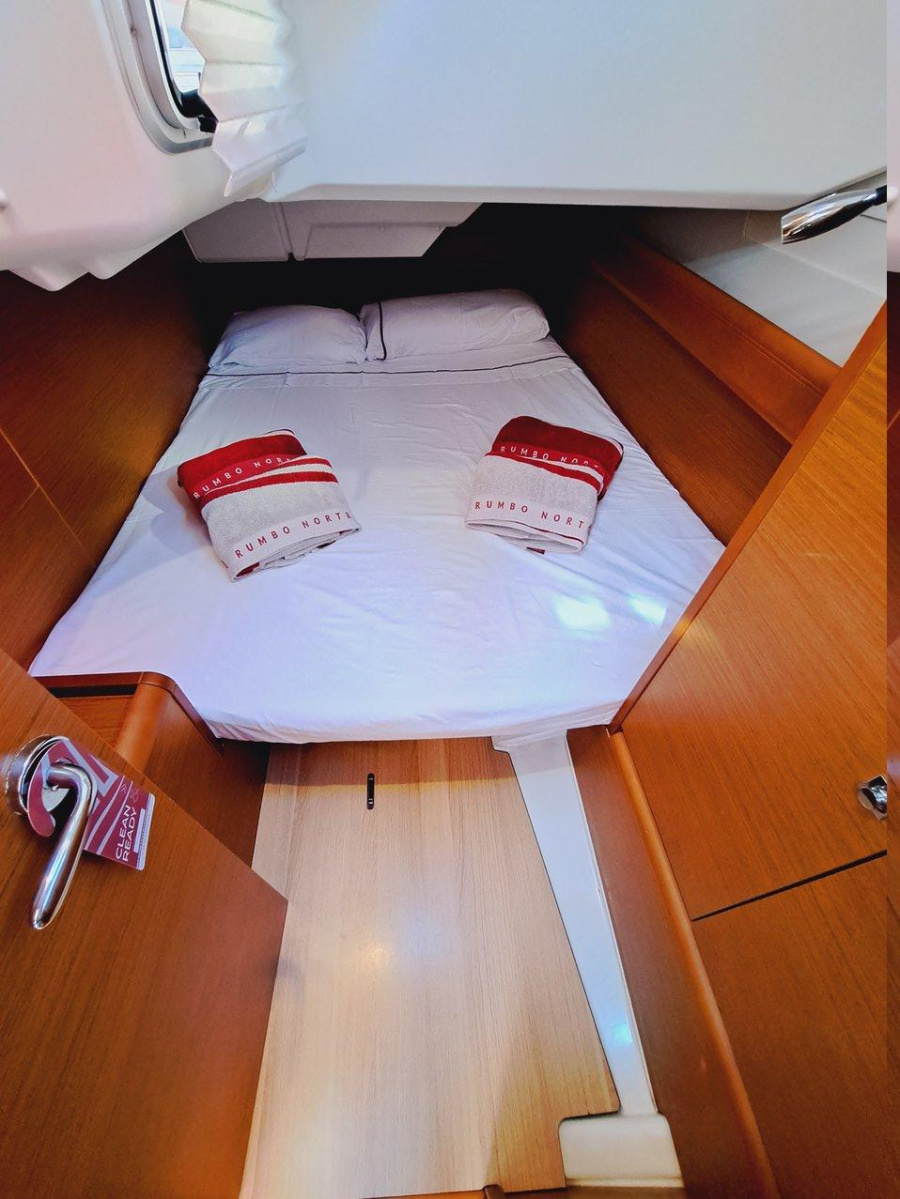 Photo #10 - Sun Odyssey 389 (Emilina) in Sant Antoni de Portmany - 37607