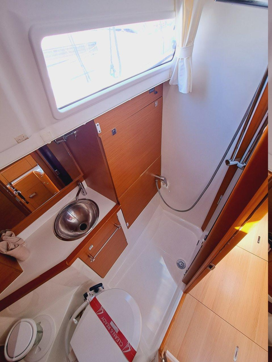 Photo #17 - Sun Odyssey 389 (Emilina) in Sant Antoni de Portmany - 37607