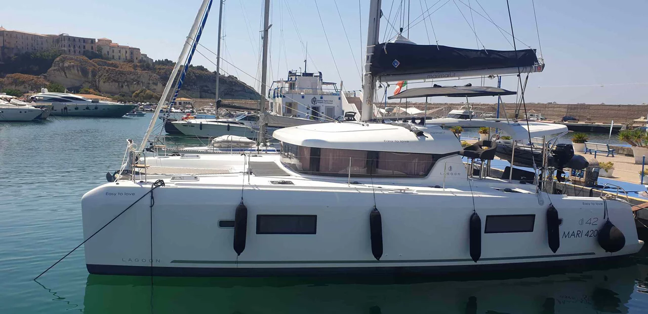 Lagoon 42 - 4 + 1 cab. (Easy to love)  - 2