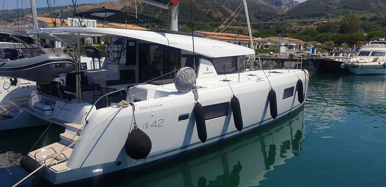 Lagoon 42 - 4 + 1 cab. (Easy to love)  - 3