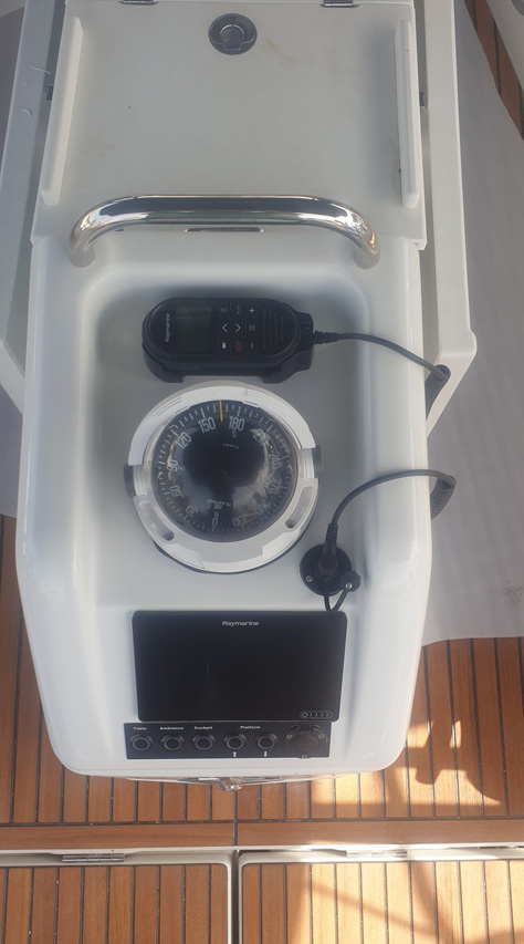 Photo #6 - Sun Odyssey 410 - 3 cab. (The song is you) in Tropea - 37643
