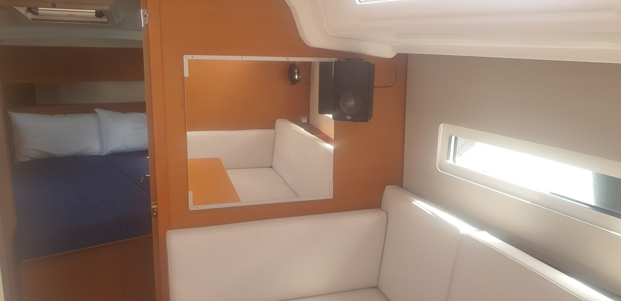 Photo #11 - Sun Odyssey 410 - 3 cab. (The song is you) in Tropea - 37643