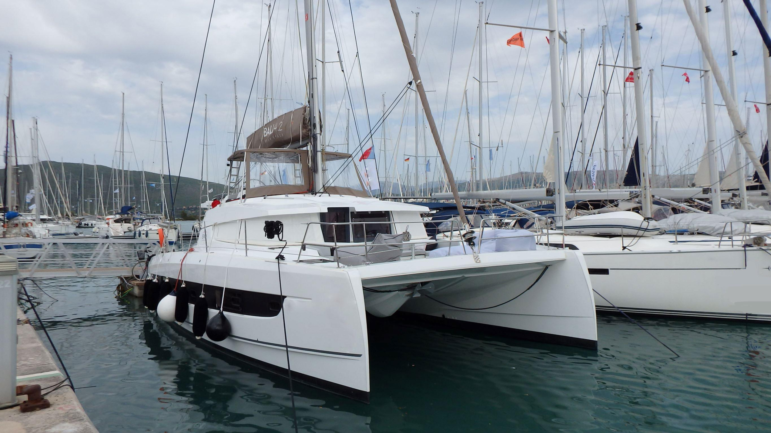 Photo #4 - Bali 4.2 - 4 + 2 cab. (Blue Navy) in Lefkada - 37672