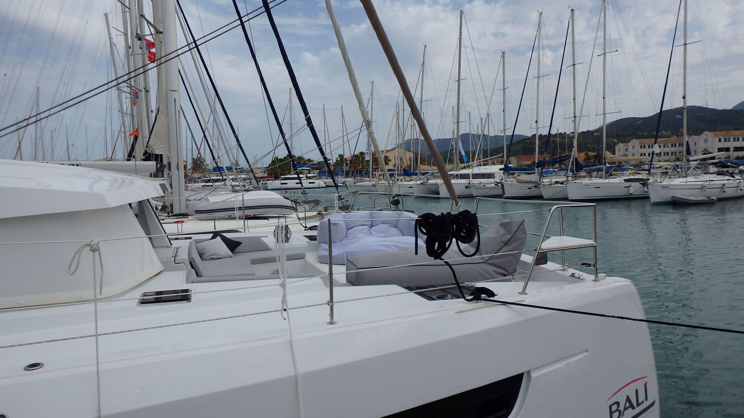 Photo #5 - Bali 4.2 - 4 + 2 cab. (Blue Navy) in Lefkada - 37672