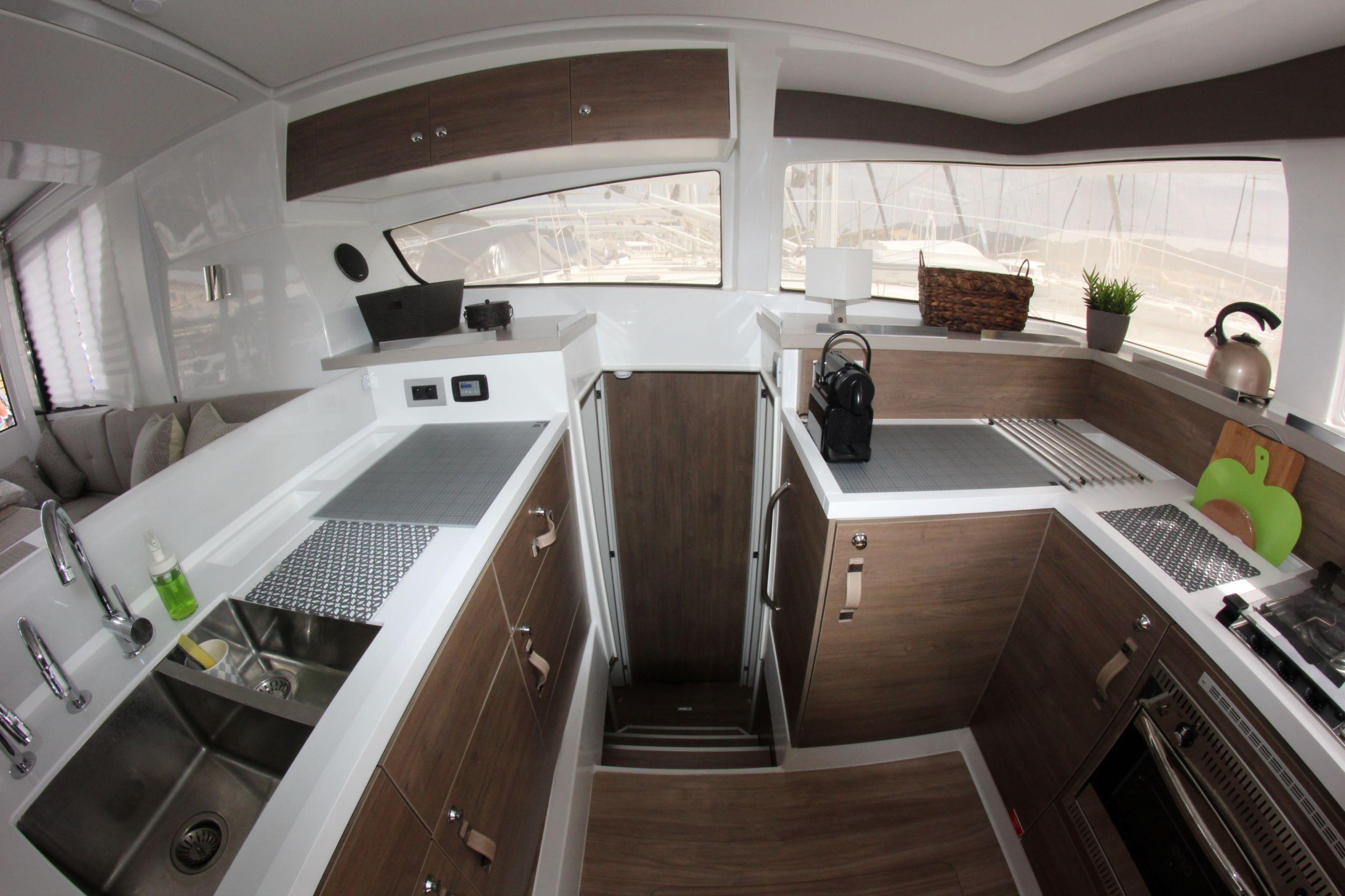 Photo #11 - Bali 4.2 - 4 + 2 cab. (Blue Navy) in Lefkada - 37672